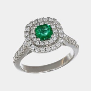 Anello double halo smeraldo 0.58 ct Prestige - Gioielleria Casavola di Noci - gioiello in oro bianco 18 carati con diamanti - idee regalo per proposta di matrimonio luxury