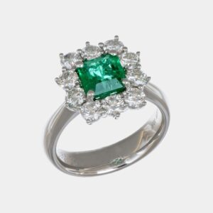 Anello smeraldo ottagono 1.55 ct Prestige White - Gioielleria Casavola di Noci - gioiello in oro bianco 18 carati con diamanti - idee regalo per proposta di matrimonio importante