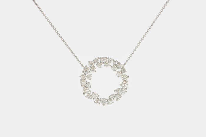 Collana cerchio diamanti pavé White Prestige - Gioielleria Casavola di Noci - idee regalo compleanno 40 anni moglie - in oro bianco 18 carati