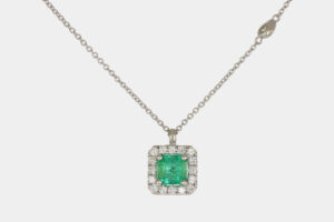 Collana pendente quadro smeraldo 0.66 ct Prestige White - Gioielleria Casavola di Noci - in oro bianco con diamanti - idee regalo compleanno 18 anni ragazza