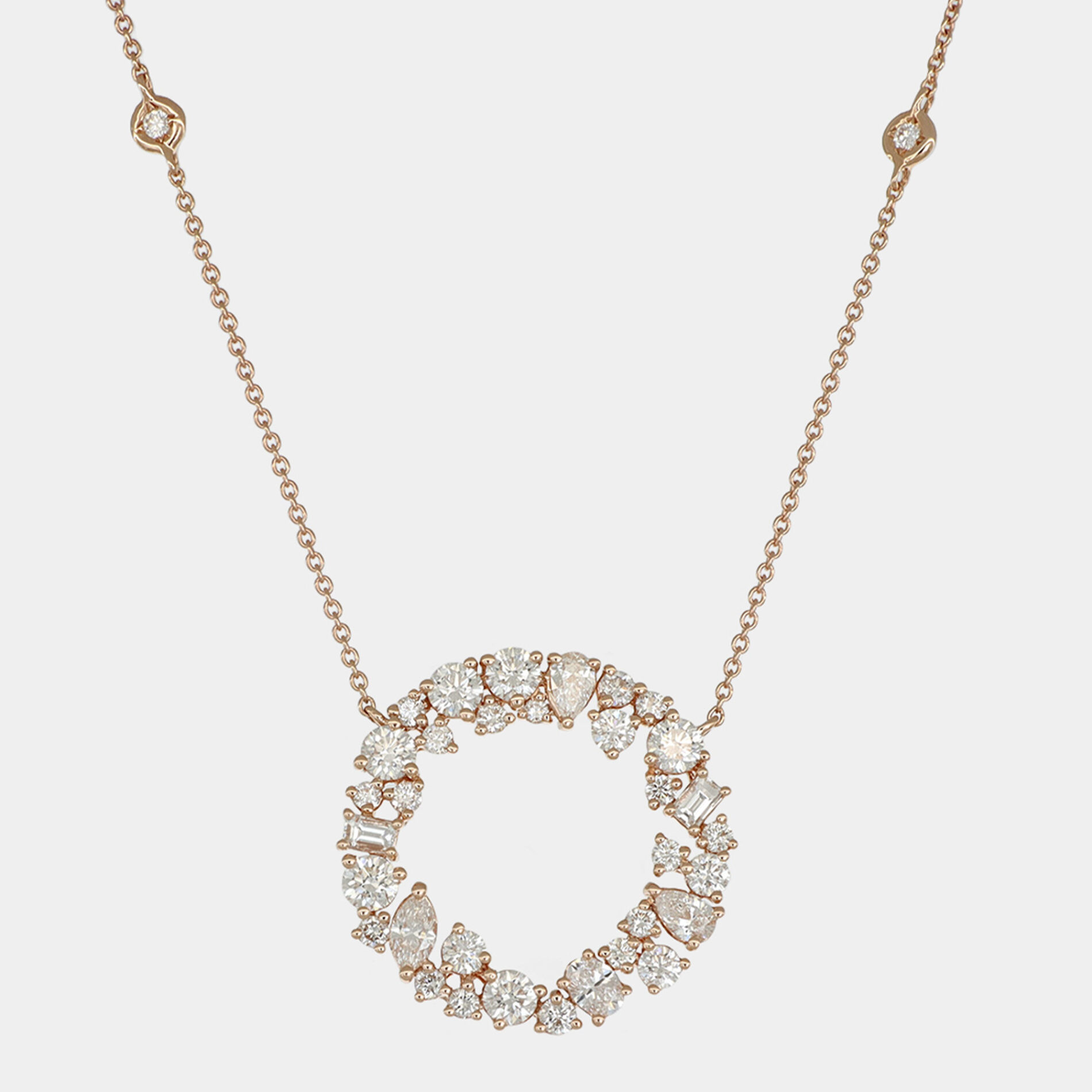 Collana cerchio diamanti fantasia White Prestige - Gioielleria Casavola di Noci - gioiello in oro rosa 18 carati - idee regalo romantiche compleanno fidanzata