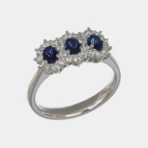 Anello rosetta trilogy zaffiri White Prestige - Gioielleria Casavola di Noci - gioiello in oro bianco 18 carati con diamanti - idee regalo per una donna elegante