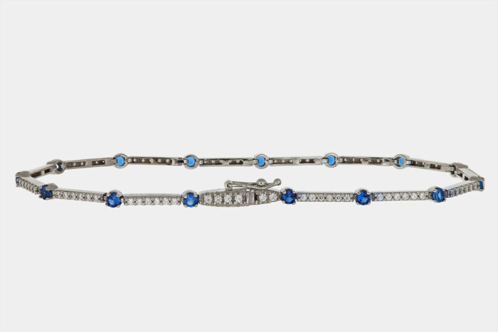 Bracciale tennis donna oro bianco zirconi bianchi e blu - Gioielleria Casavola di Noci - idee regalo compleanno 18 anni migliore amica