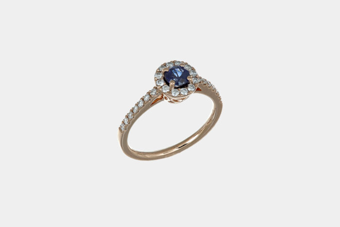 Anello zaffiro tondo 0.40 ct Prestige Rosé - Gioielleria Casavola di Noci - oro rosa con diamanti - idee per una proposta di matrimonio indimenticabile