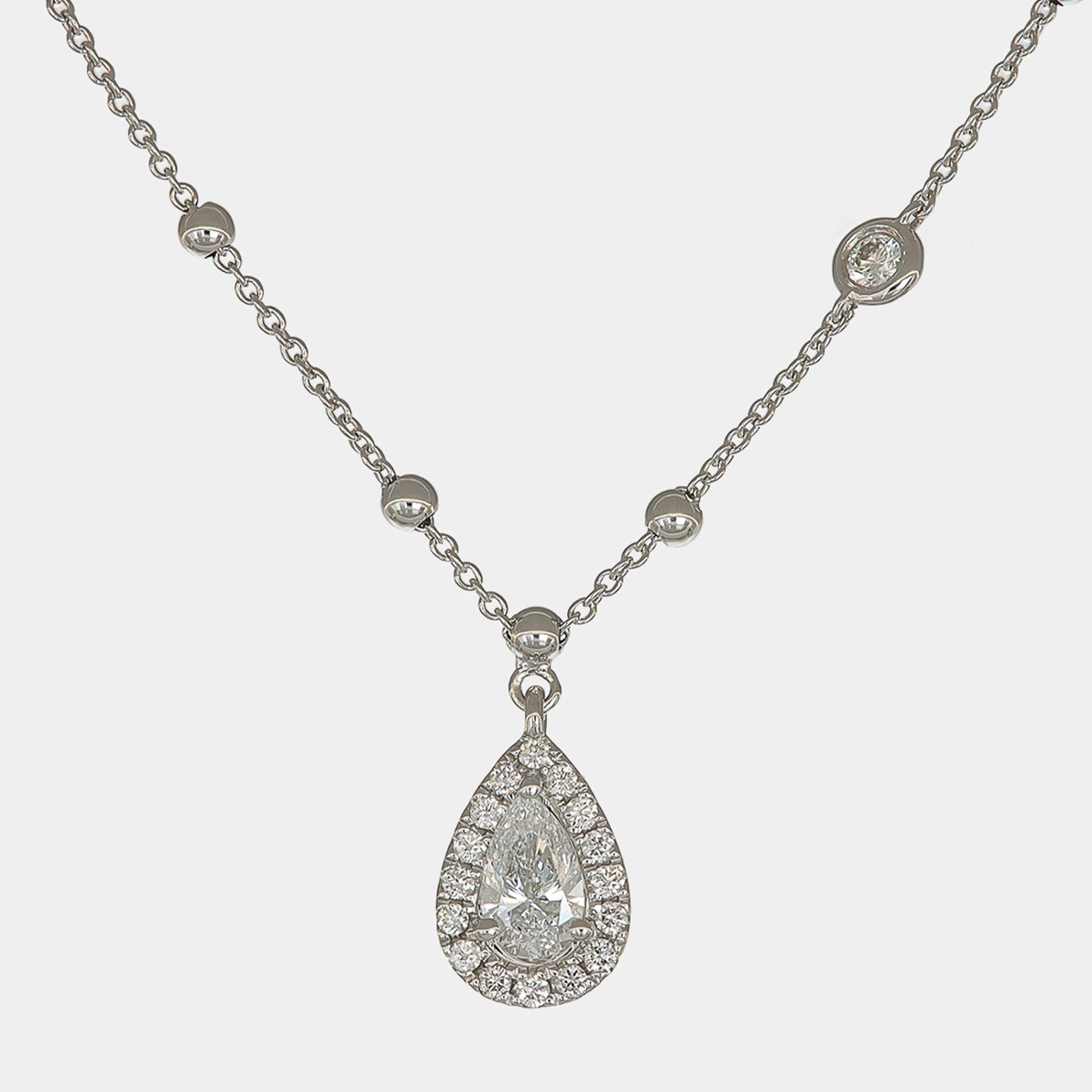 Collana diamante certificato taglio goccia Prestige White - Gioielleria Casavola di Noci - gioiello in oro bianco 18 carati - idee regalo compleanno moglie