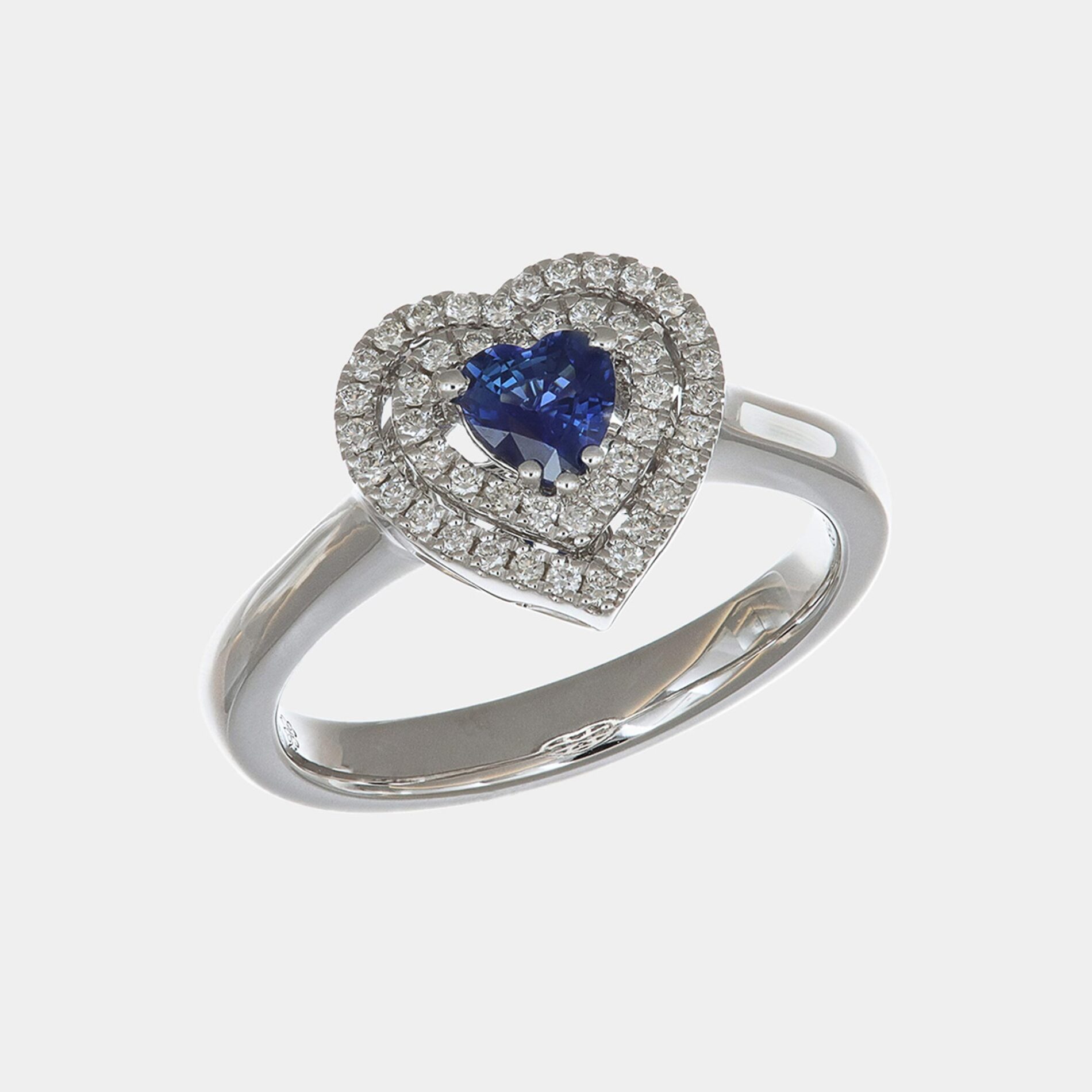 Anello cuore zaffiro 0.25 ct e pavé di diamanti White Prestige - Gioielleria Casavola di Noci - gioiello in oro bianco 18 carati - idee regalo proposta di matrimonio