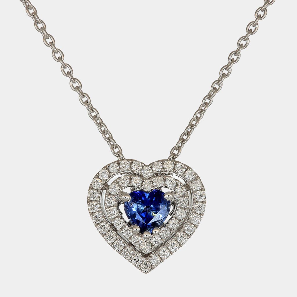 Collana zaffiro cuore 0.39 ct con pavé White Prestige - Gioielleria Casavola di Noci - gioiello in oro bianco 18 ct con diamanti - idee regalo compleanno moglie