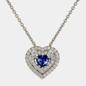 Collana zaffiro cuore 0.39 ct con pavé White Prestige - Gioielleria Casavola di Noci - gioiello in oro bianco 18 ct con diamanti - idee regalo compleanno moglie
