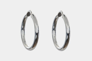 Orecchini a cerchio in oro bianco 3 cm - Gioielleria Casavola di Noci - idee regalo compleanno 20 anni fidanzata