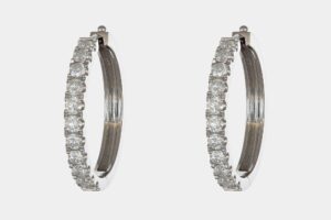 Orecchini a cerchio in oro bianco con diamanti 3 cm Prestige - Gioielleria Casavola di Noci - gioielli da sposa - idee regalo per matrimonio donna