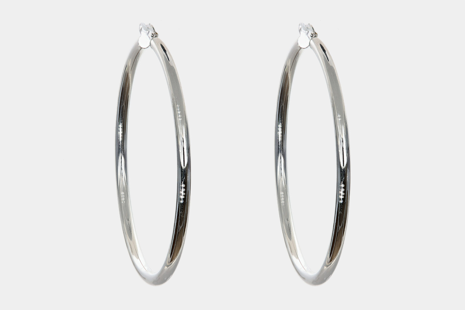 Orecchini a cerchio oro bianco sottili 4.5 cm - Gioielleria Casavola di Noci - idee regalo compleanno 40 anni moglie