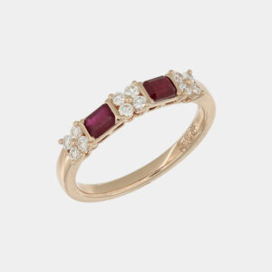 Veretta minimal con diamanti e rubini rosé - Gioielleria Casavola di Noci - in oro rosa 18 carati - idee per una proposta di matrimonio unica e divertente