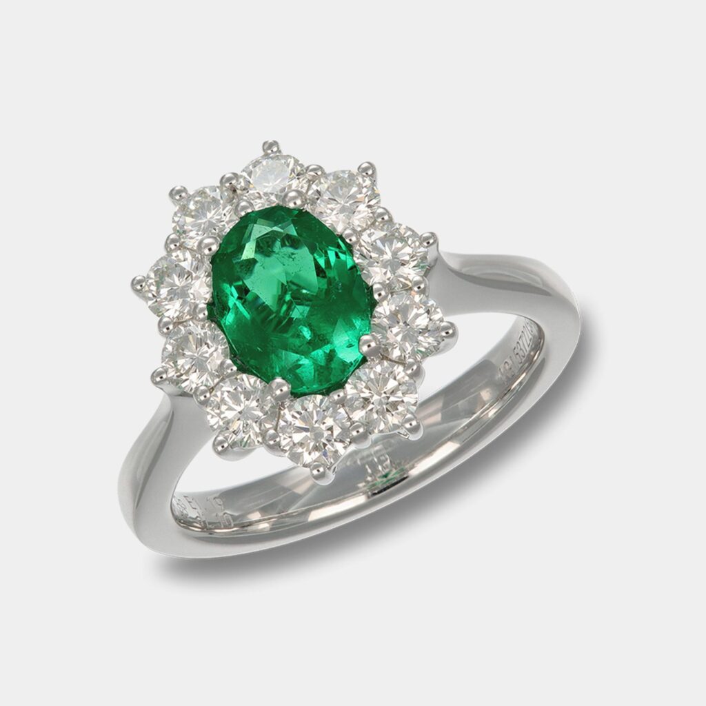 Anello rosetta smeraldo 1.01 ct e diamanti Prestige White - Gioielleria Casavola di Noci - gioiello in oro bianco 18 ct - idee regalo per proposta di matrimonio importante