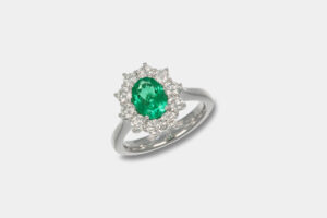 Anello rosetta smeraldo 1.01 ct e diamanti Prestige White - Gioielleria Casavola di Noci - in oro bianco 18 carati - idee regalo per una donna importante
