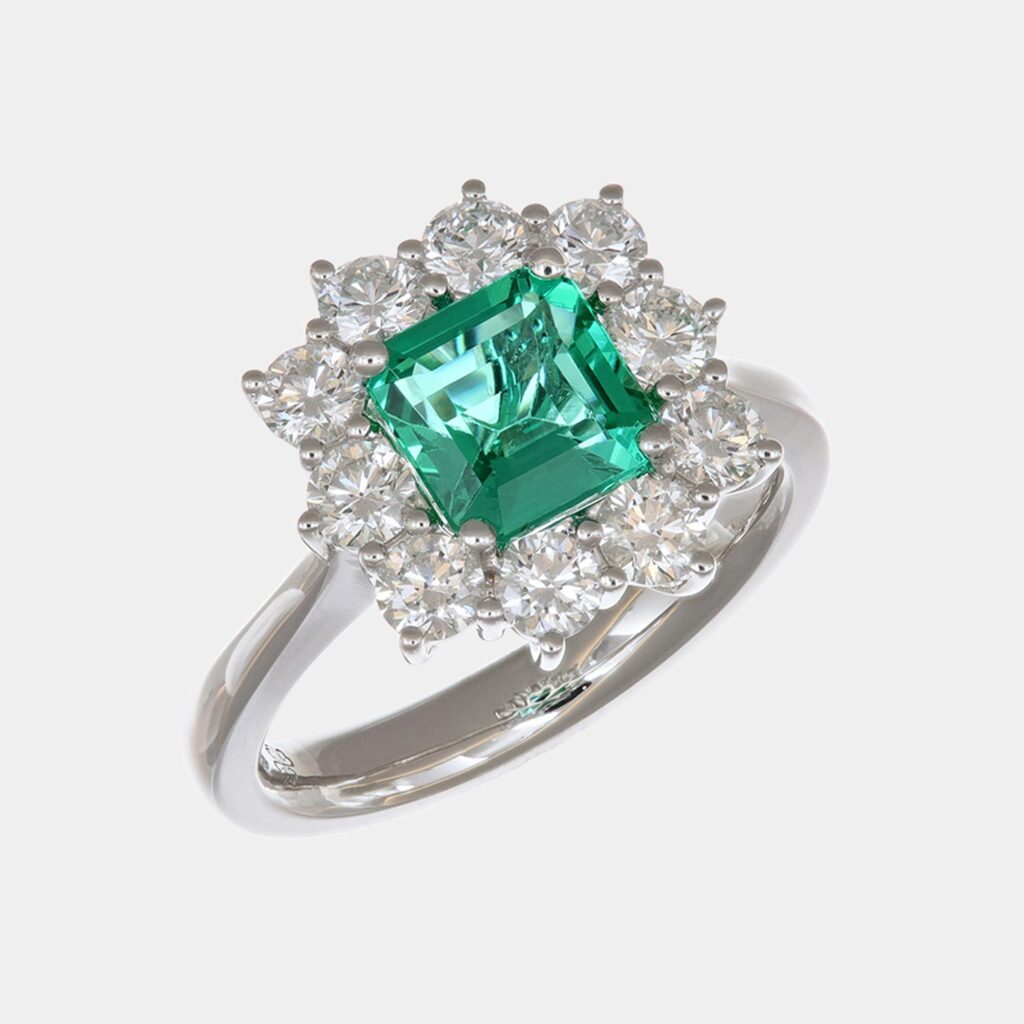 Anello rosetta smeraldo 1.43 ct Prestige White - Gioielleria Casavola di Noci - gioiello in oro bianco 18 carati con diamanti - idee regalo compleanno 50 anni moglie