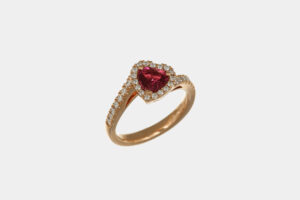 Anello rubino cuore 1.44 ct Rosé Prestige - Gioielleria Casavola di Noci - gioiello in oro rosa con diamanti - idee regalo per occasione importante