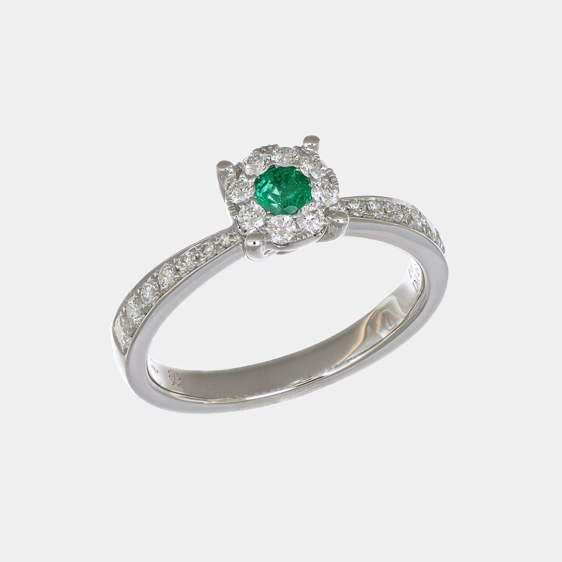 Anello Invisible smeraldo e pavé diamanti White - Gioielleria Casavola di Noci - in oro bianco 18 carati - idee regalo compleanno 18 anni ragazza