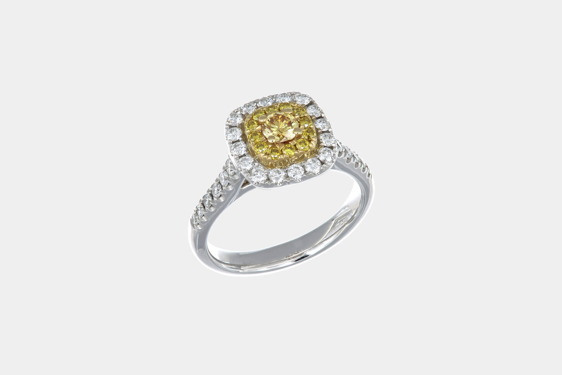 Anello double halo diamanti yellow 0.30 ct Prestige - Gioielleria Casavola di Noci - idee regalo per proposta di matrimonio - in oro bianco 18 carati