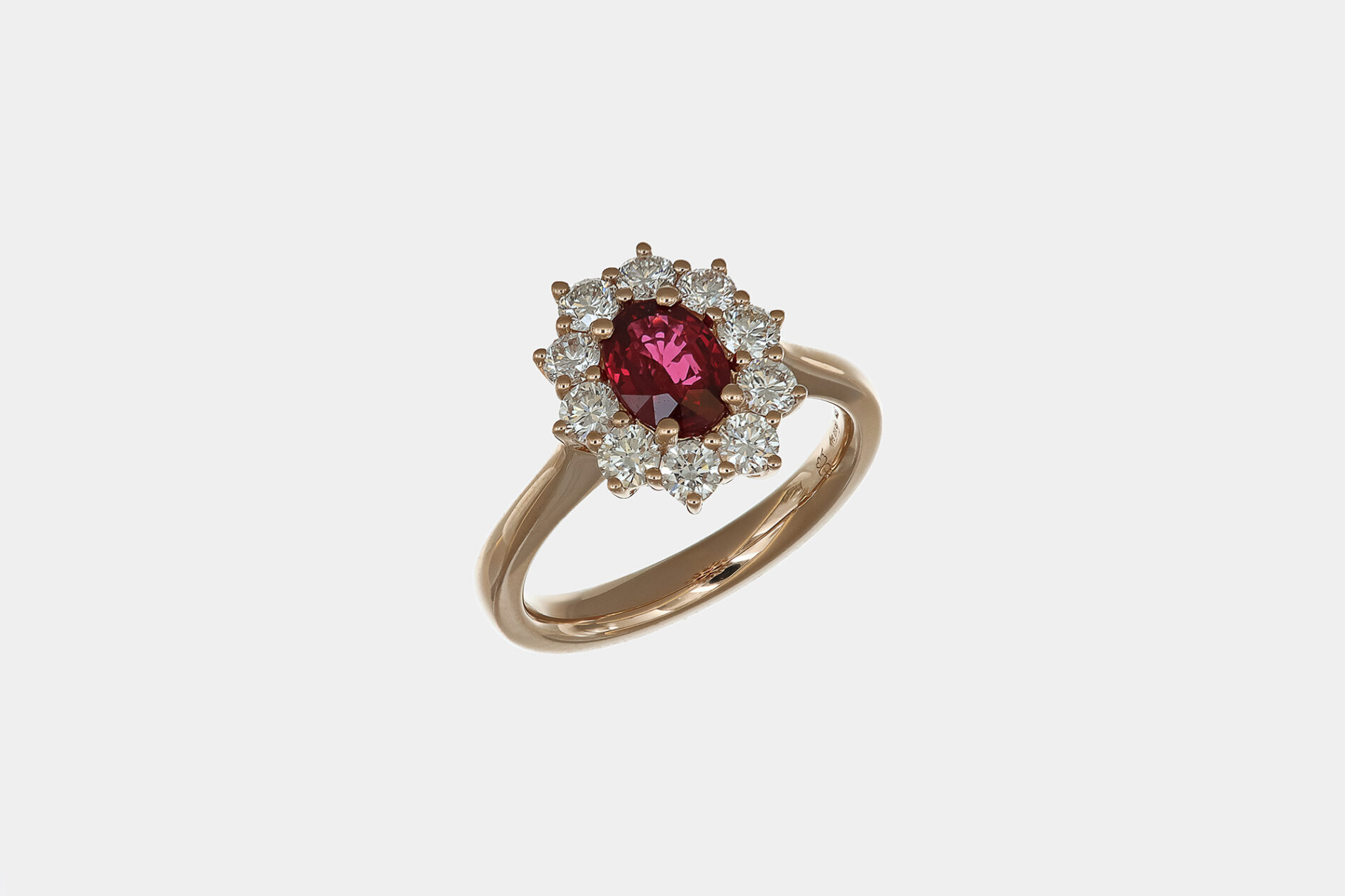 Anello rosetta rubino 0.99 ct Prestige Rosé - Gioielleria Casavola di Noci - gioiello in oro rosa 18 carati - idee regalo per donna che ha già tutto