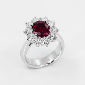 Anello rosetta rubino 1.07 ct Prestige White - Gioielleria Casavola di Noci - gioiello in oro bianco 18 carati con diamanti - idee regalo per donna che ama il lusso