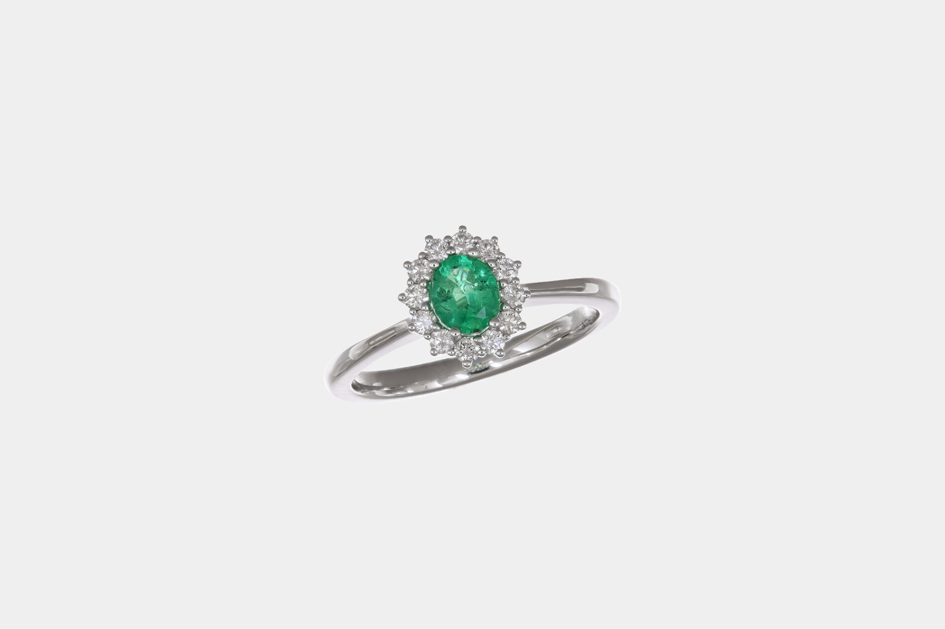 Anello rosetta smeraldo Zambia 0.39 ct Prestige White - Gioielleria Casavola di Noci - gioiello in oro bianco - idee regalo compleanno 18 anni ragazza