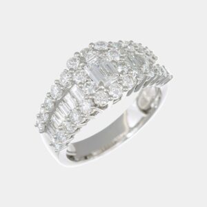 Anello solitario New Moon White - Gioielleria Casavola di Noci - gioiello in oro bianco 18 carati - idea regalo proposta di fidanzamento da sogno