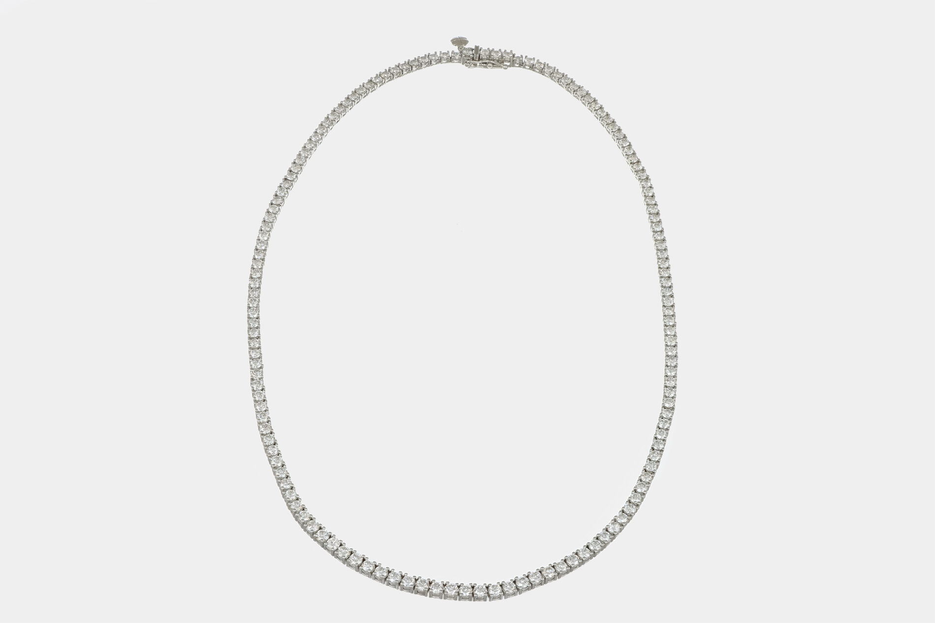 Girocollo tennis a filo diamanti 10.59 ct Prestige White - Gioielleria Casavola di Noci - in oro bianco 18 carati - gioiello per donna che ama il lusso